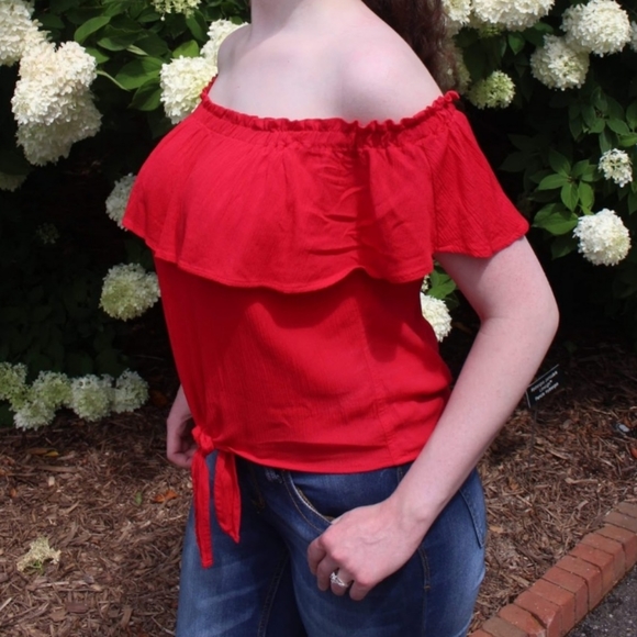 Sexy Red Top 💐 - Picture 3 of 5